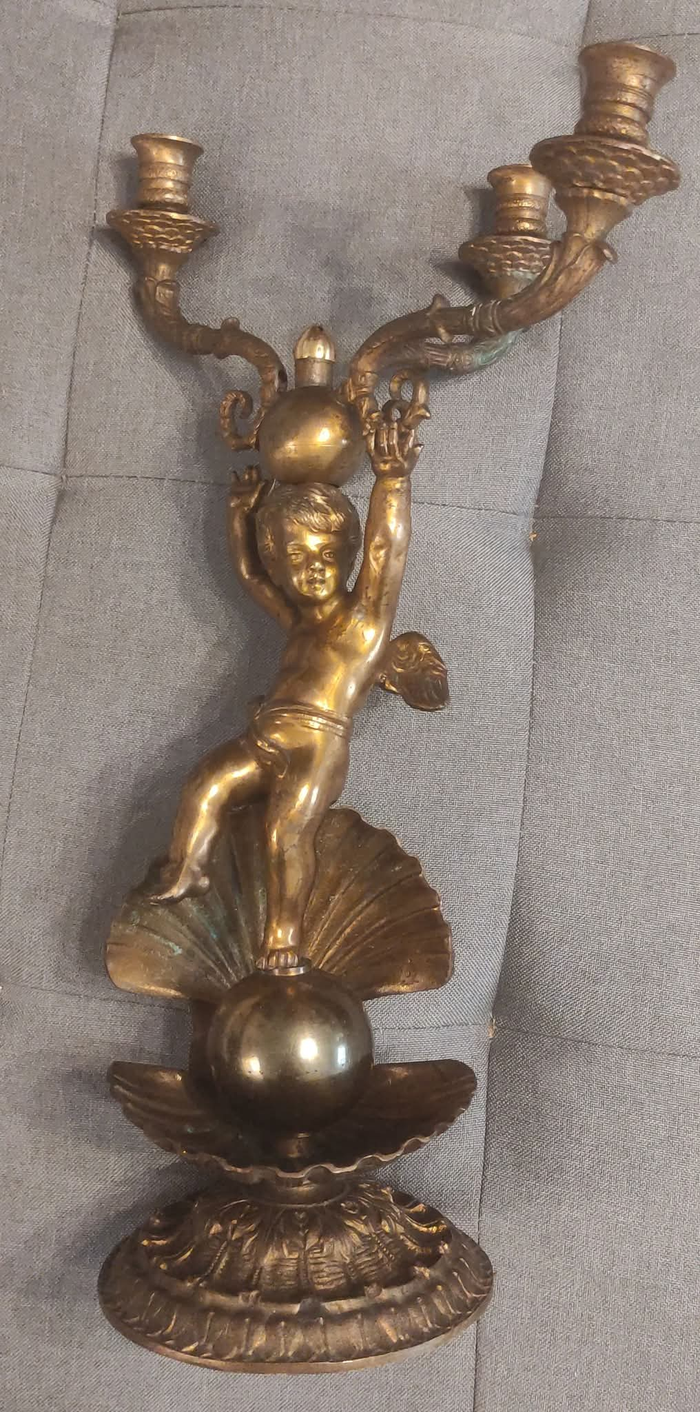 ANTICO CANDELABRO IN BRONZO DORATO CON PUTTO ALATO STILE BAROCCO - 43 CM