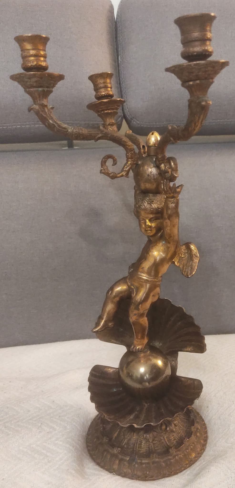 ANTICO CANDELABRO IN BRONZO DORATO CON PUTTO ALATO STILE BAROCCO - 43 CM