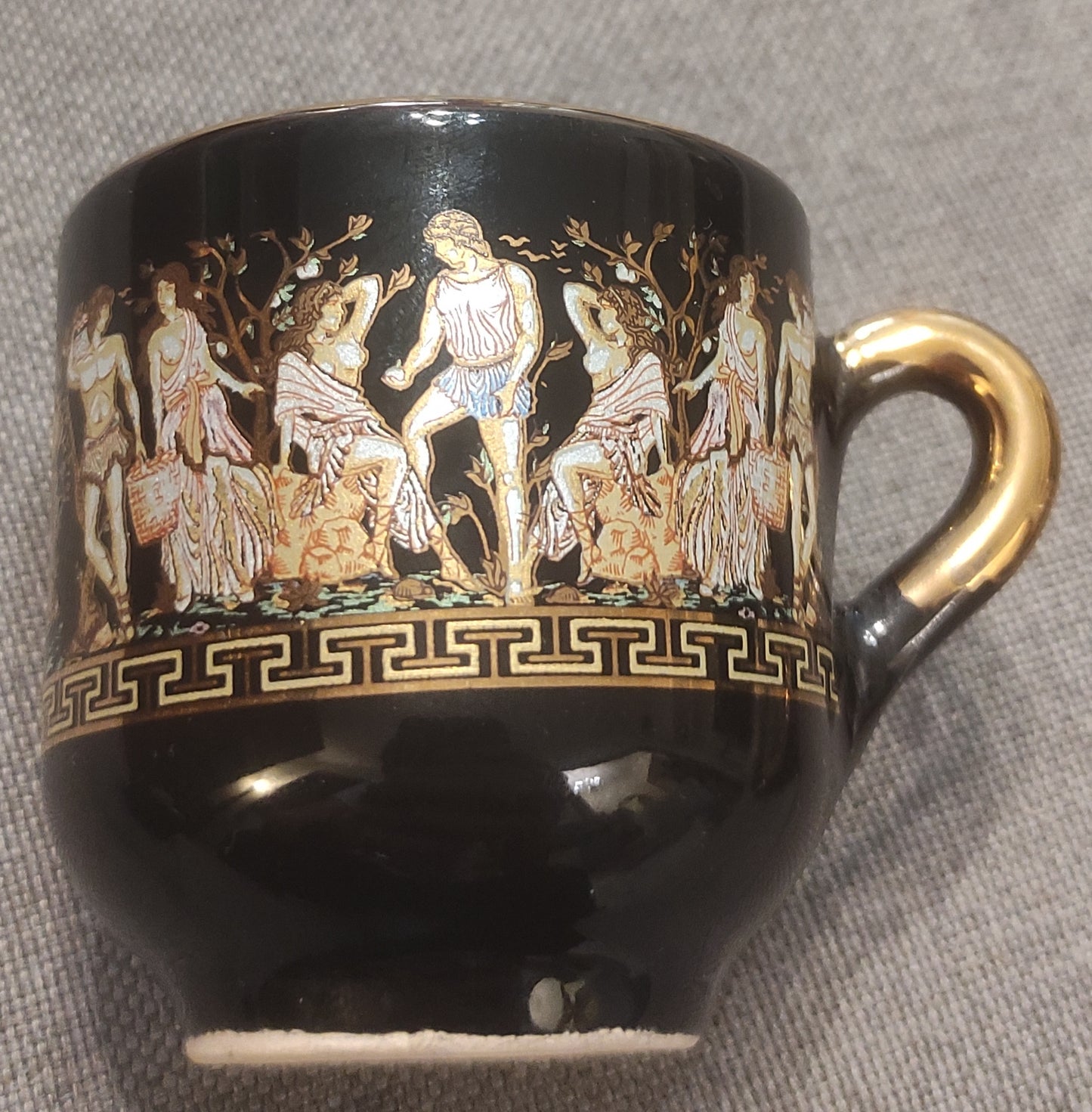 TAZZA E PIATTINO IN CERAMICA NERA E DETTAGLI IN ORO 24K - FATTO A MANO IN GRECIA