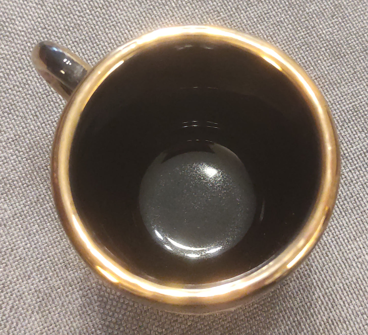 TAZZA E PIATTINO IN CERAMICA NERA E DETTAGLI IN ORO 24K - FATTO A MANO IN GRECIA